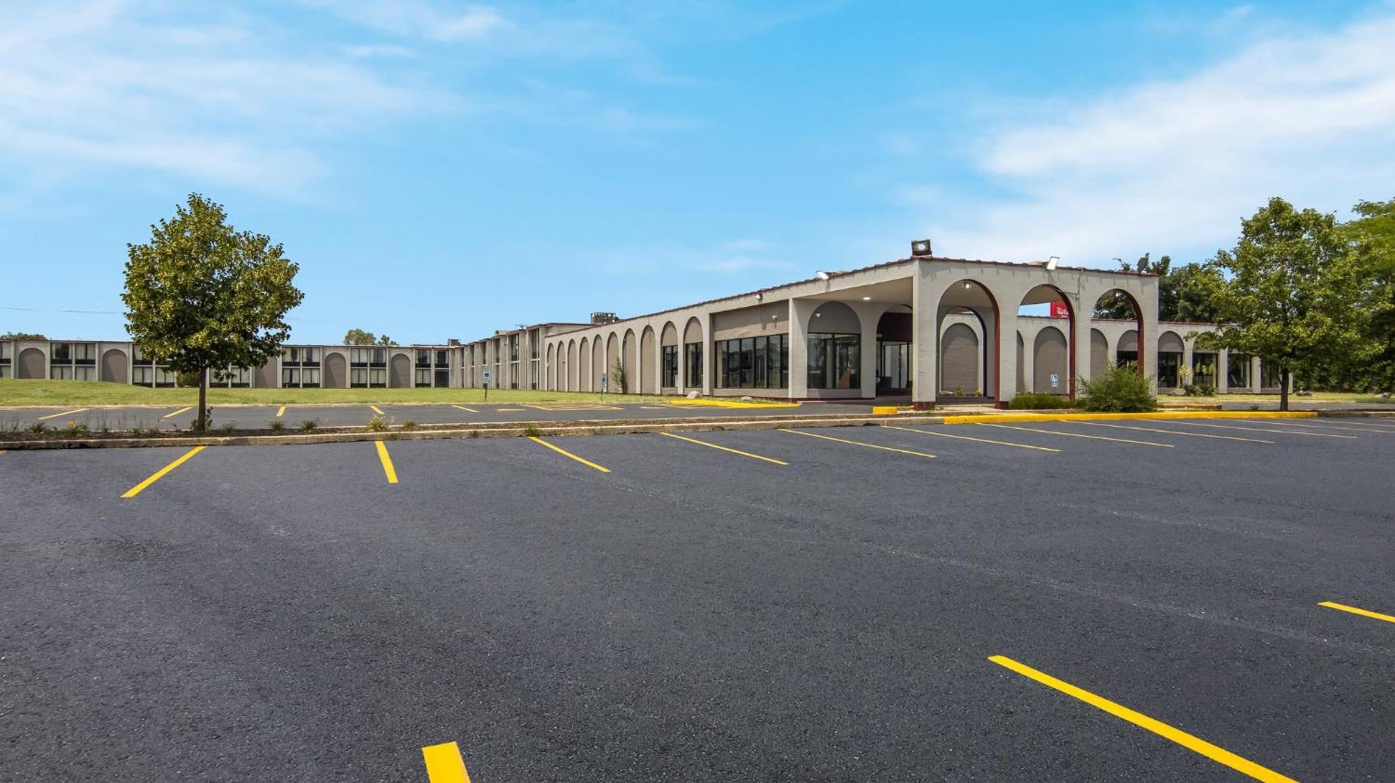 Hometowne Studios By Red Roof And Conference Center Chicago - N Aurora Naperville North Aurora Екстер'єр фото