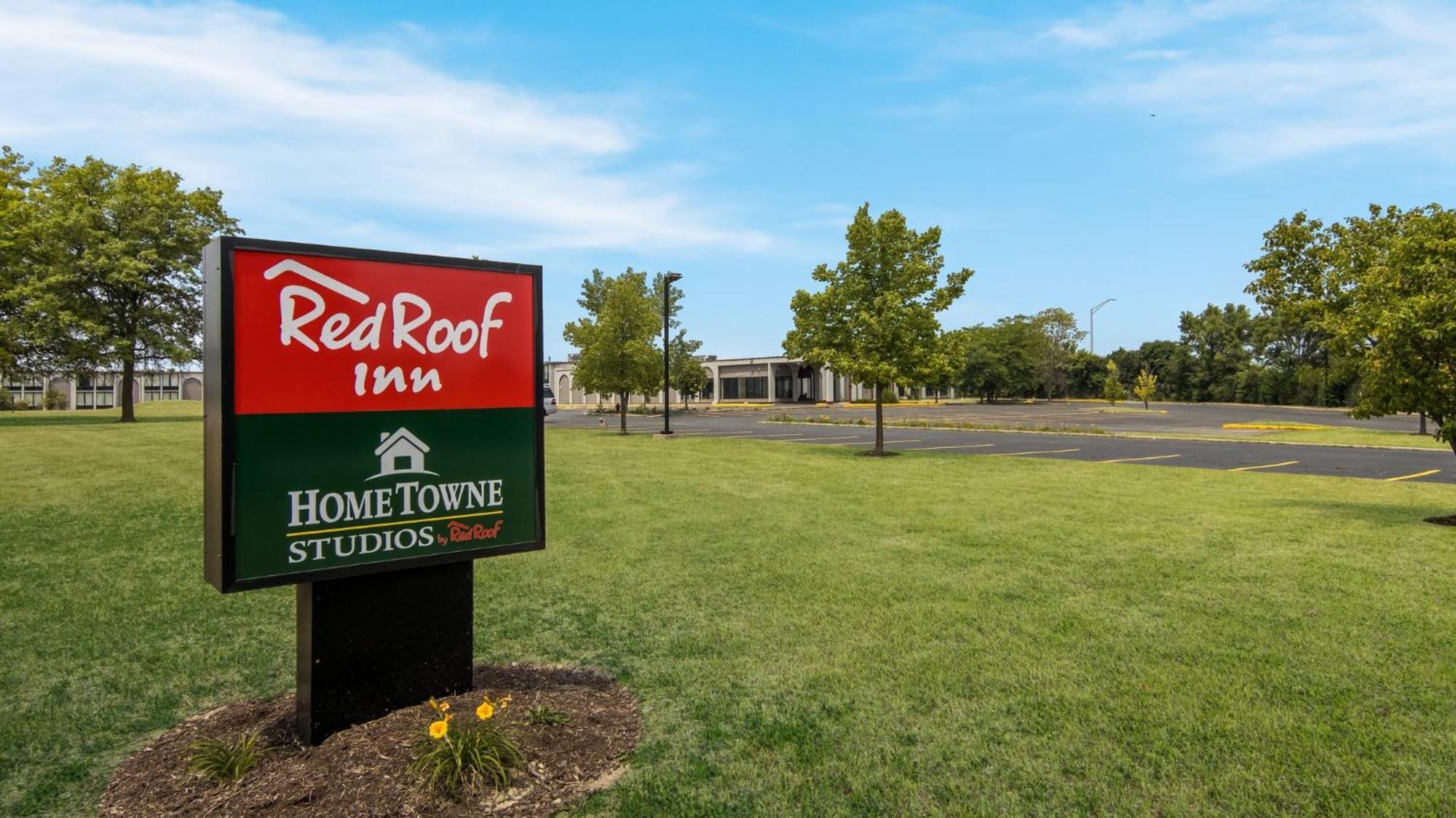 Hometowne Studios By Red Roof And Conference Center Chicago - N Aurora Naperville North Aurora Екстер'єр фото